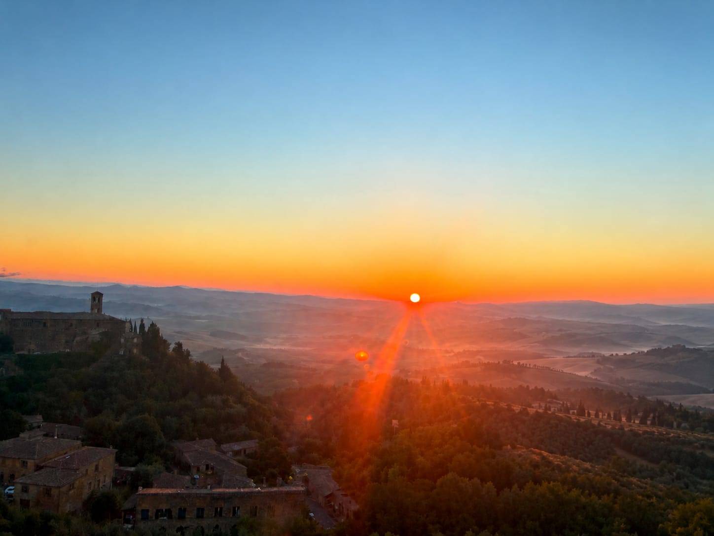 Il sole sulle colline della Val d’Orcia, vista dalla Suite